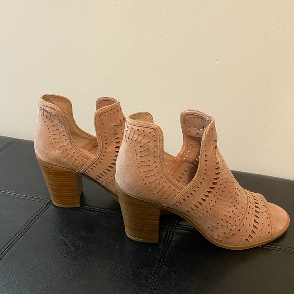 Shoes - Picture 2 of 5